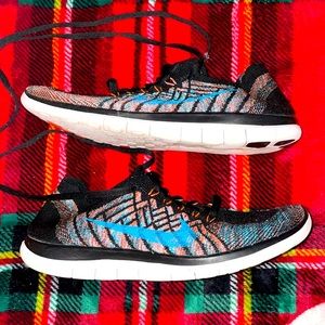 NIKE Flyknit Sneakers 🖤